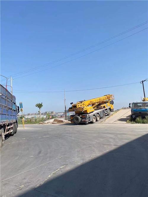 汕尾市25吨吊车的租赁价格大概是多少？